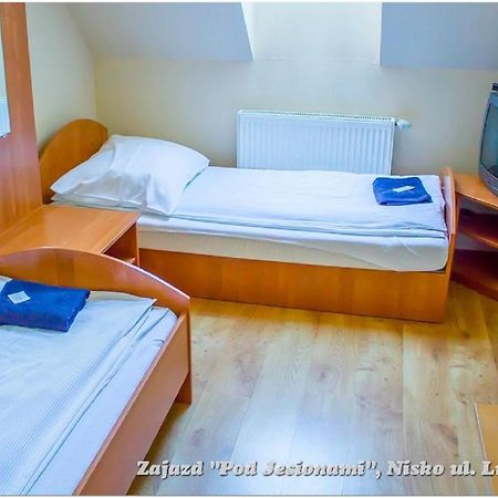 Zajazd Pod Jesionami Nisko Bagian luar foto