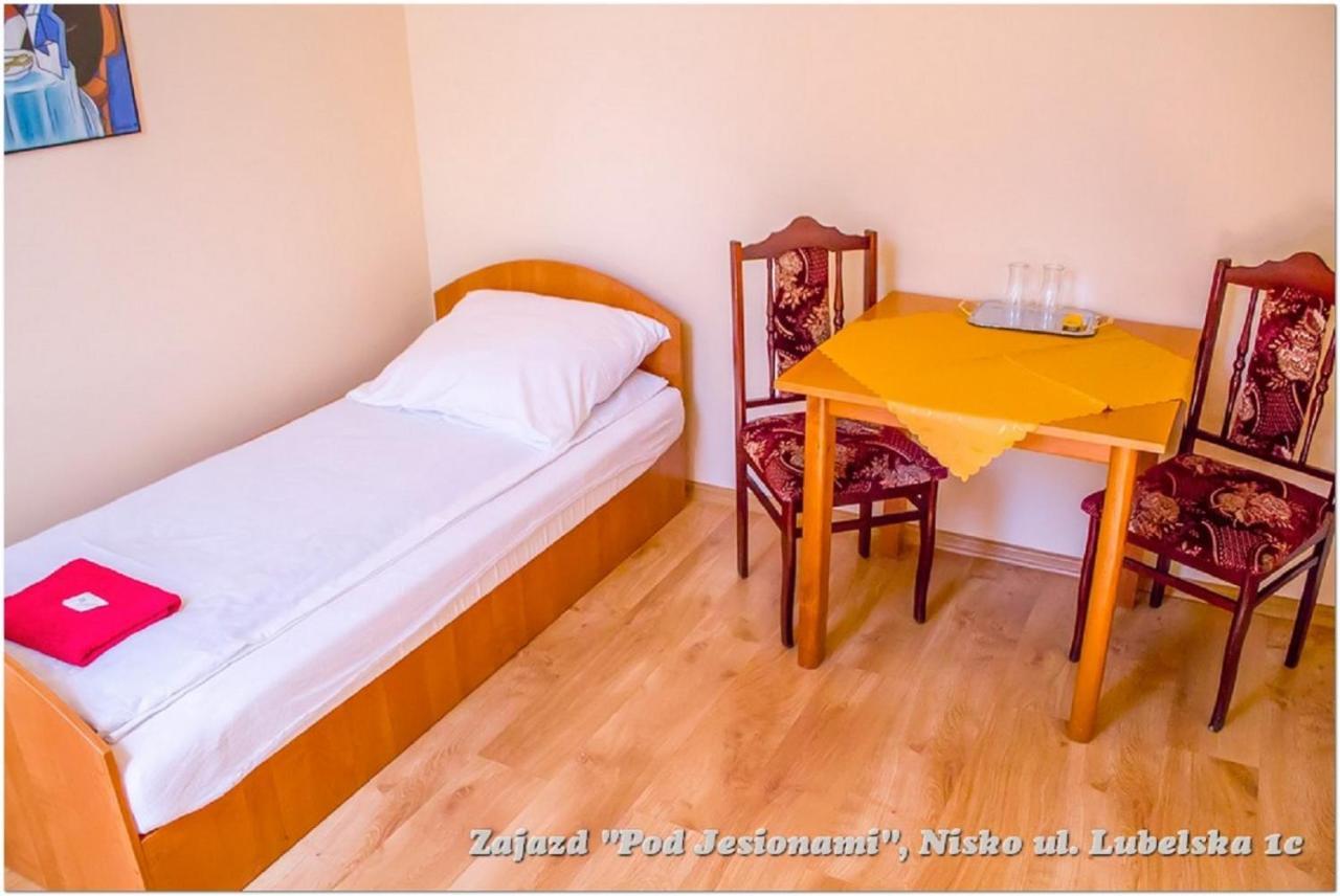 Zajazd Pod Jesionami Nisko Bagian luar foto